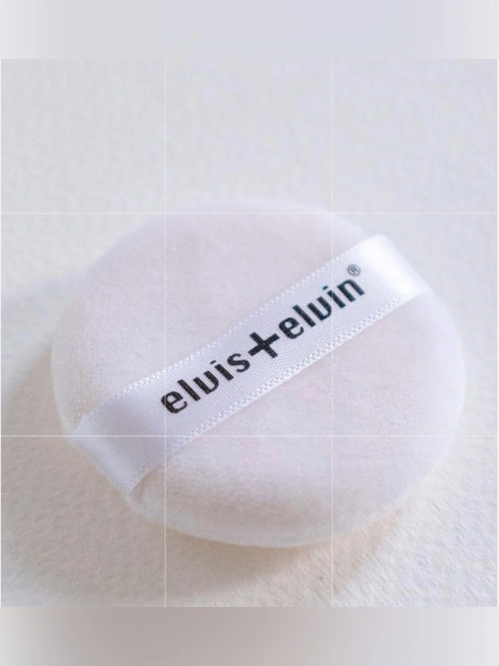 Elvis + Elvin Hyaluronic Setting Powder with Fullerene in Translucent – NWT